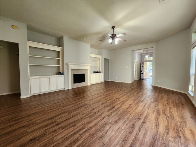 Foto del edificio - 1011 Lexington Green Dr