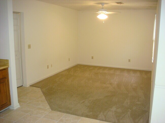 Foto del edificio - Renovated Duplex in Auburn!