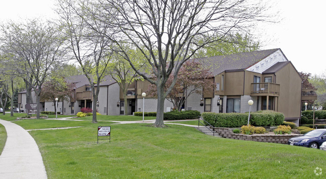 Building Photo - College Court Apartments