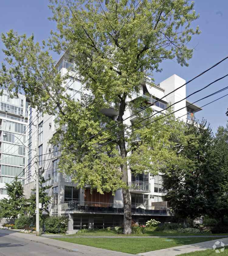 Building Photo - 20 Niagara St