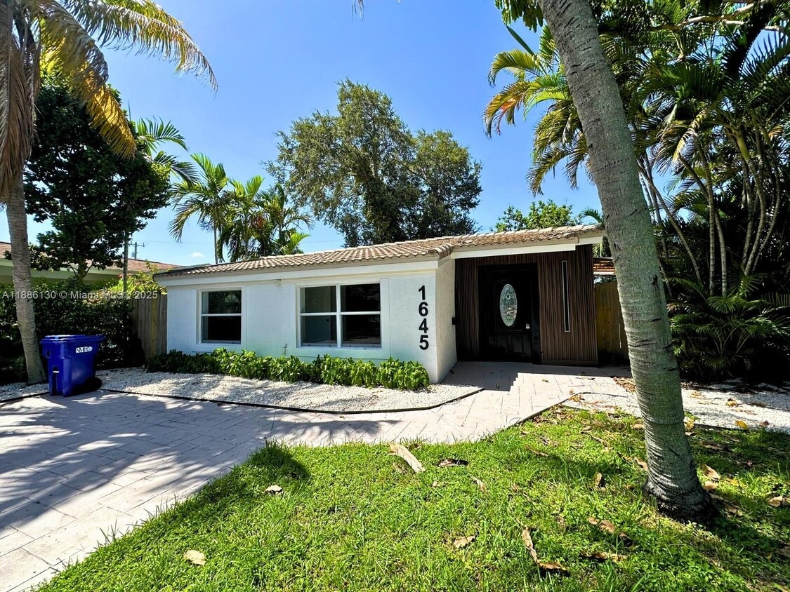 Foto principal - 1645 NE 175th St