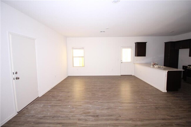 Building Photo - 3401 Breckenridge Dr