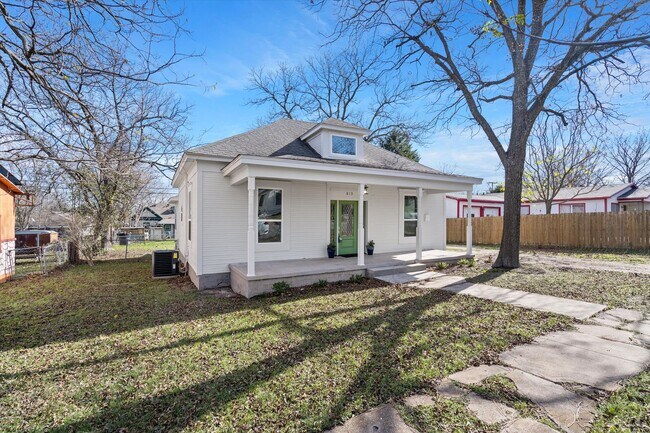 Foto del edificio - Outstanding Remodeled 3 Bedroom, 2 Bath Ho...