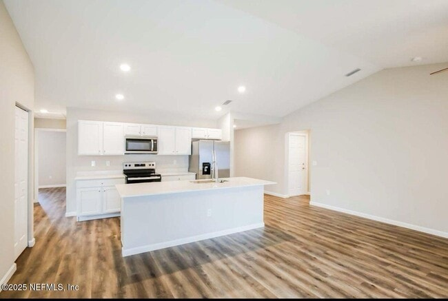 Building Photo - 1702 SW Airoso Blvd