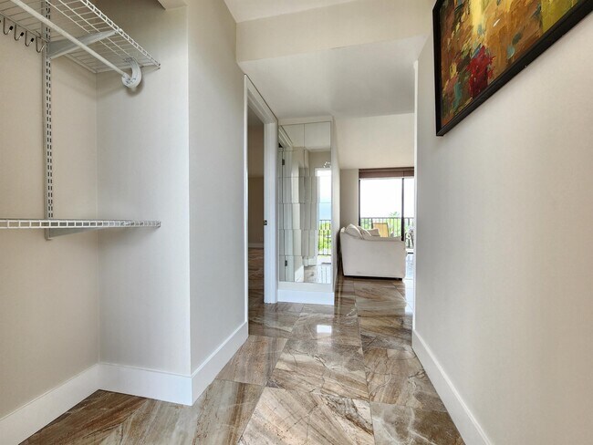 Foto del edificio - 3400 Blue Lake Dr