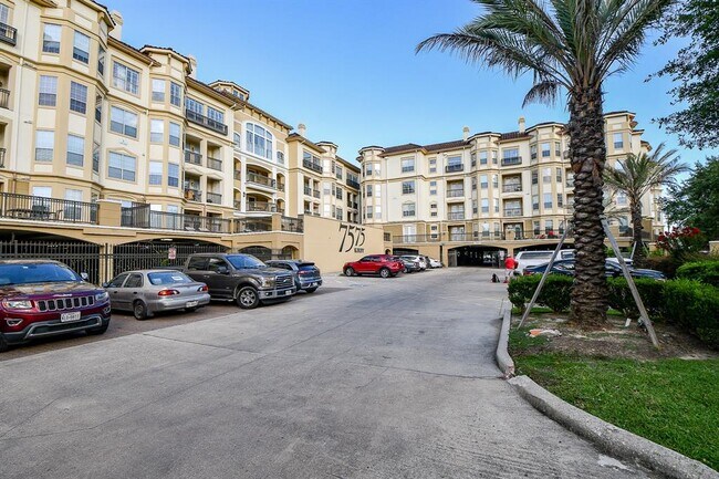 Foto del edificio - 7575 Kirby Dr