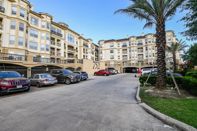 Building Photo - 7575 Kirby Dr