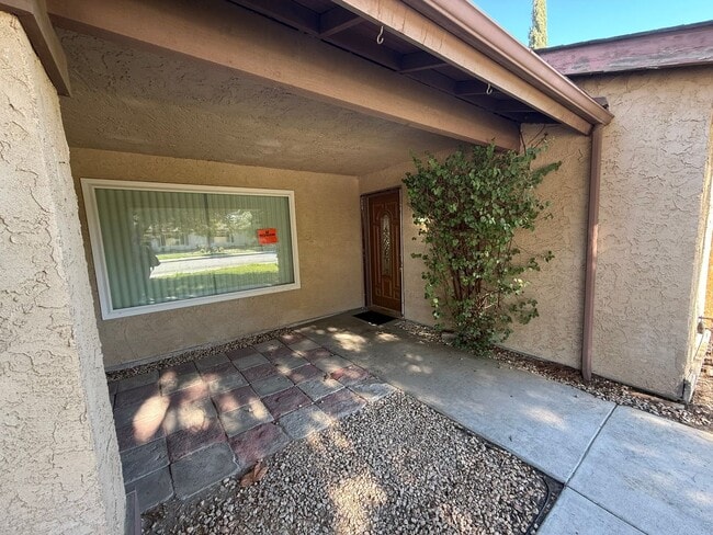 Building Photo - 3 Bed 2 Bath E Peach St