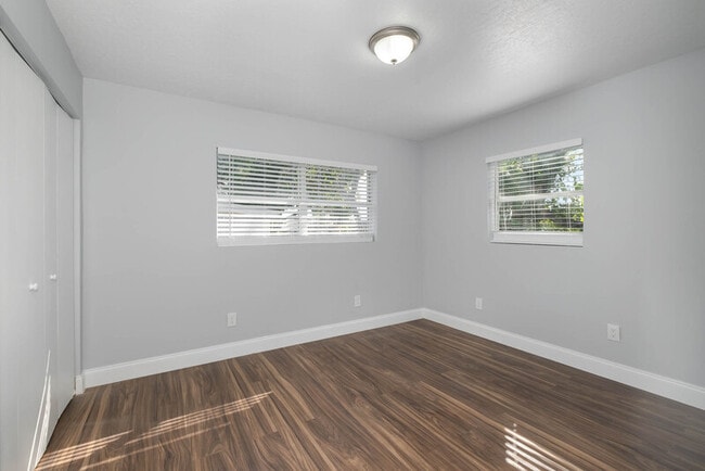 Building Photo - 2305 Burns Ave