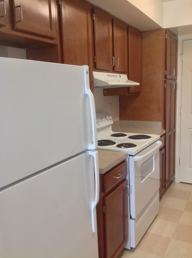 Kitchen - North Market - South Carroll Apartments