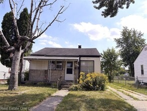 Building Photo - 14018 Hobart Ave