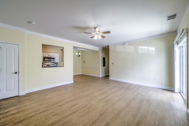 Building Photo - 4410 - 102