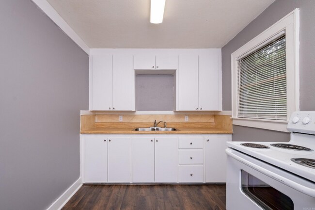 Foto del edificio - 3803 Burks Ave