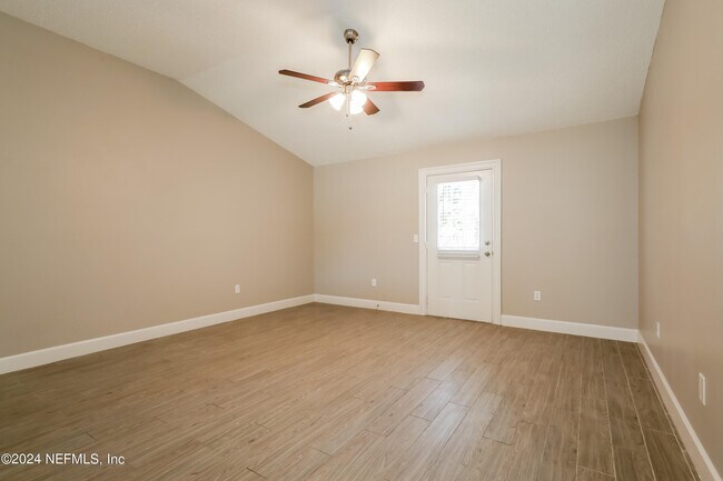 Foto del edificio - 8791 Spring Harvest Ln E