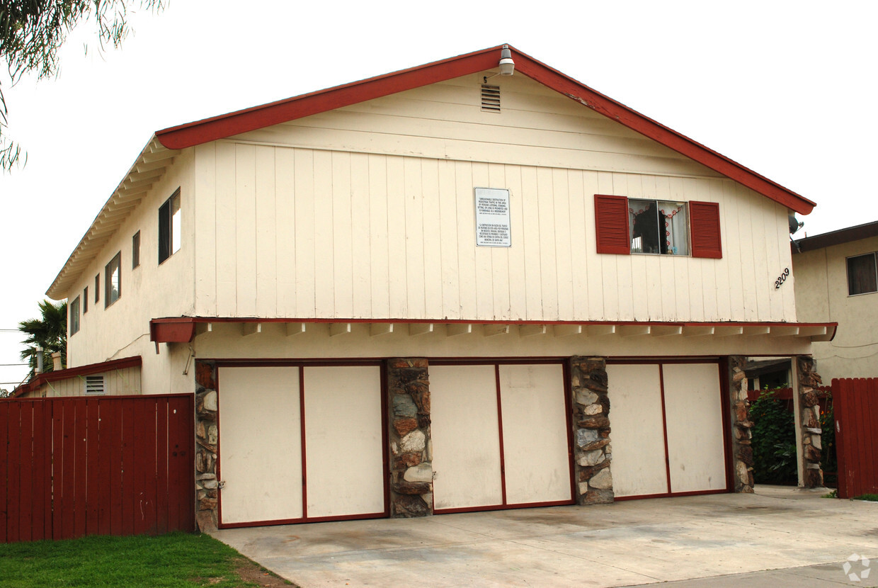 Primary Photo - 2209 S Center St