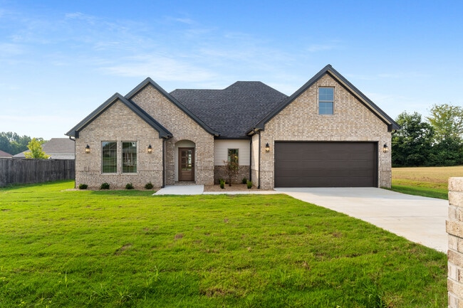 Building Photo - 201 Plantation Dr