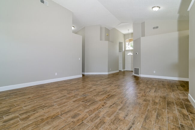 Building Photo - 2121 River Park Blvd