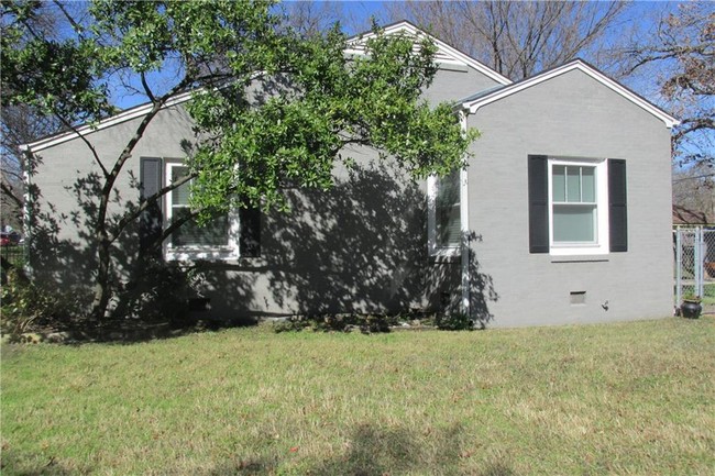 Building Photo - 1500 W 29th St