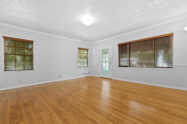 Foto del edificio - 609 NE 9th Ave