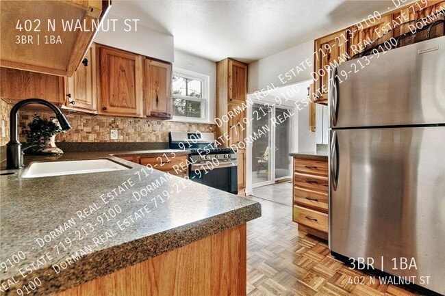 Photo - 402 N WALNUT ST- House