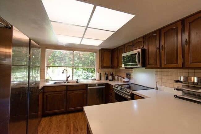 Building Photo - Spacious and Bright Townhome in Amazing Park like Community with Cupertino Schools and Large 2 Ca...