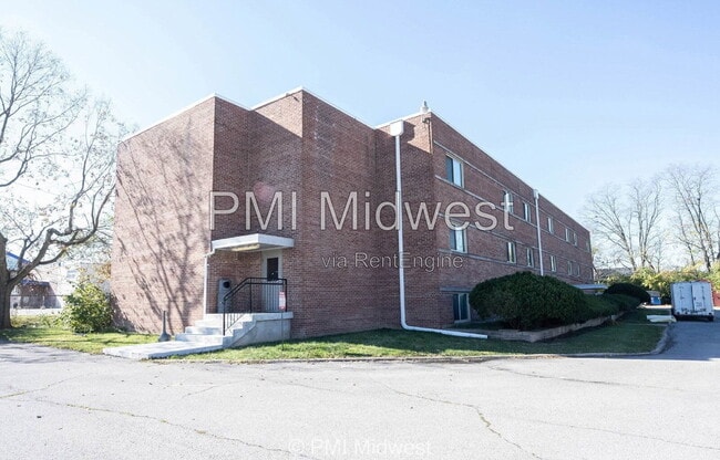 Building Photo - 4985 N Franklin Rd