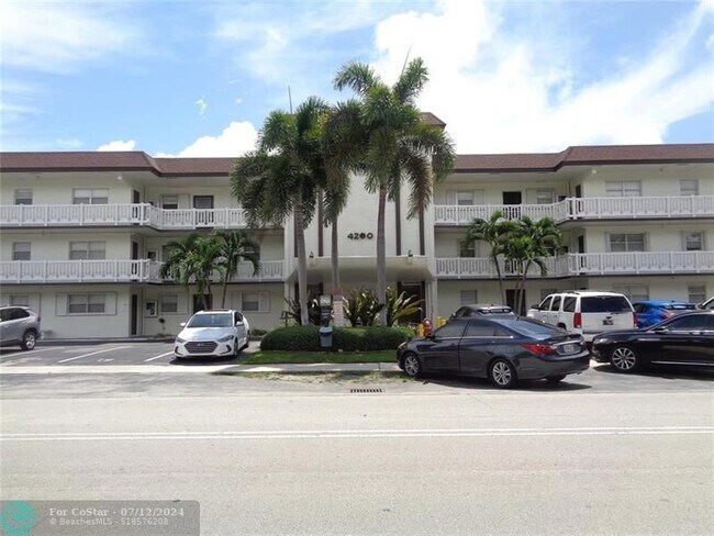 Foto del edificio - 4200 Crystal Lake Dr