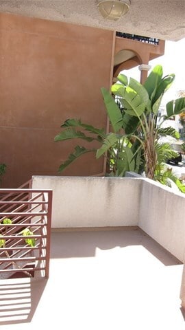 Building Photo - 10380 Almayo Ave