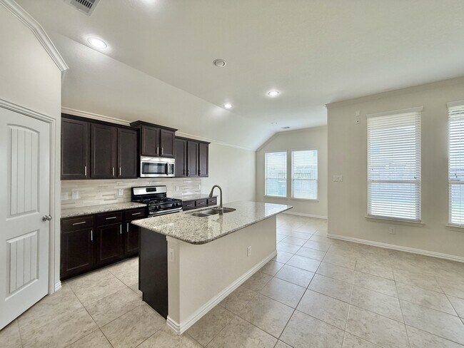 Foto del edificio - 2704 Camden Hills Ln