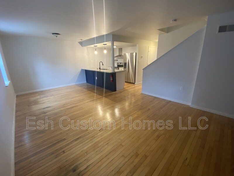Primary Photo - 235 Locust St