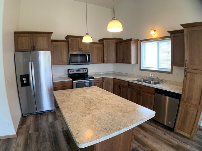Building Photo - 3 Bed 3 Bath Single Family Home