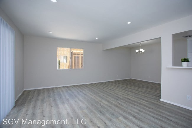 Building Photo - 1749 S Sunflower Ave