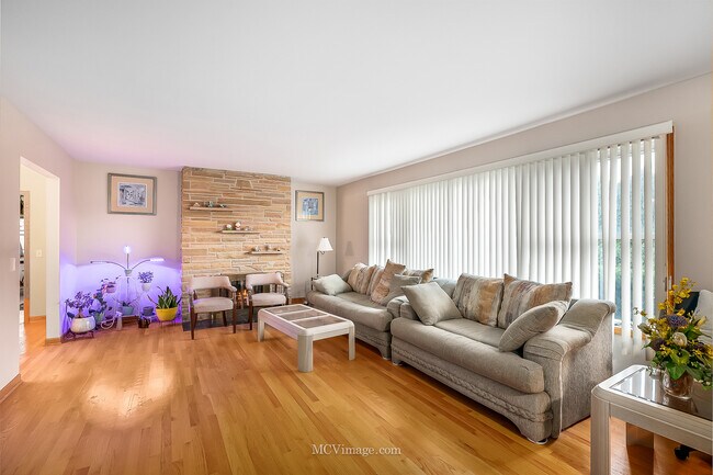 Foto del edificio - 8S272 S Cass Ave