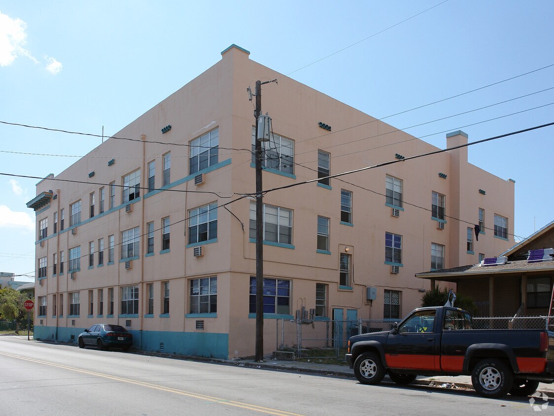 Building Photo - 138-142 NW 15th Ave