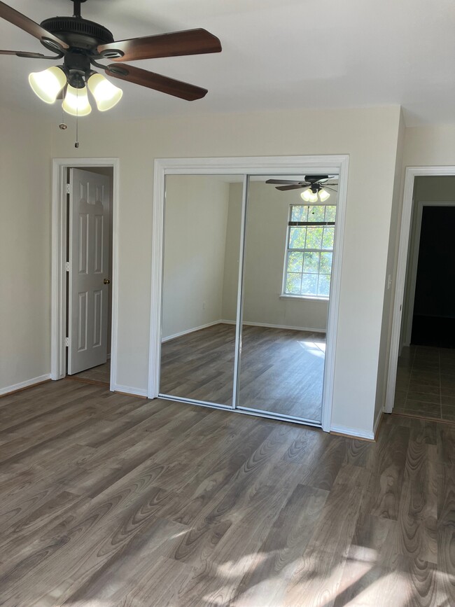 Building Photo - 8675 Golf Creek Dr