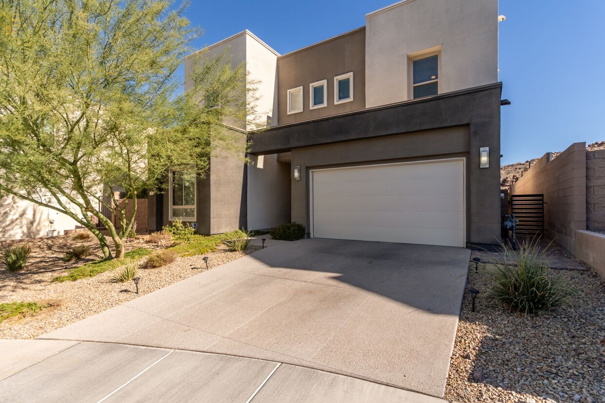 Foto principal - Gorgeous modern home in Henderson’s exclus...