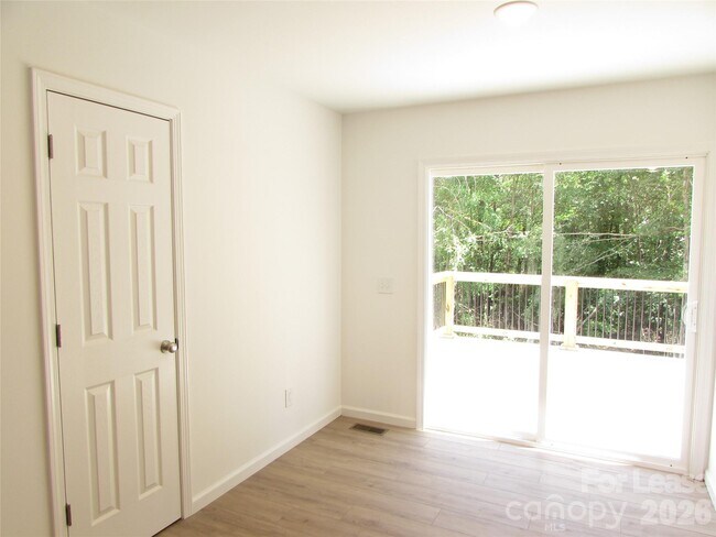 Foto del edificio - 111 Dorchester Ln