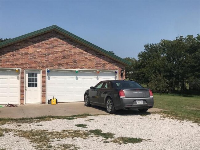 Building Photo - 3 bedroom in Vinita OK 74301