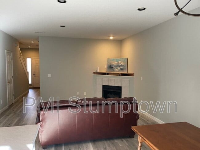 Building Photo - 16140 NW Fescue Ct