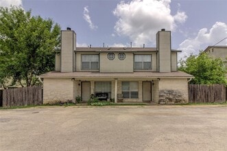 Building Photo - 2211 Creekside Ln
