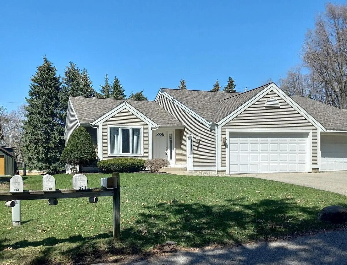 Foto principal - 311 E 20th St