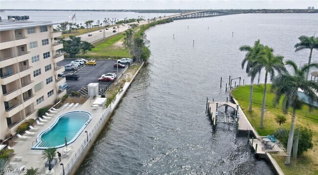 Foto del edificio - 1766 Cape Coral Pkwy E