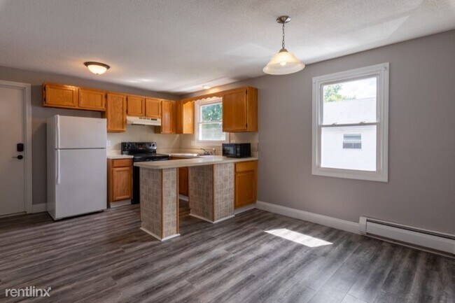 Building Photo - 3 br, 1 bath Apartment - 43 Sterling St