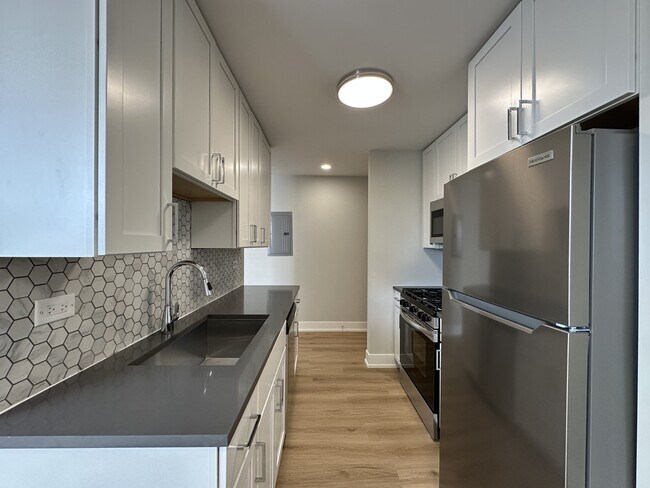 Building Photo - 535 W Aldine Ave