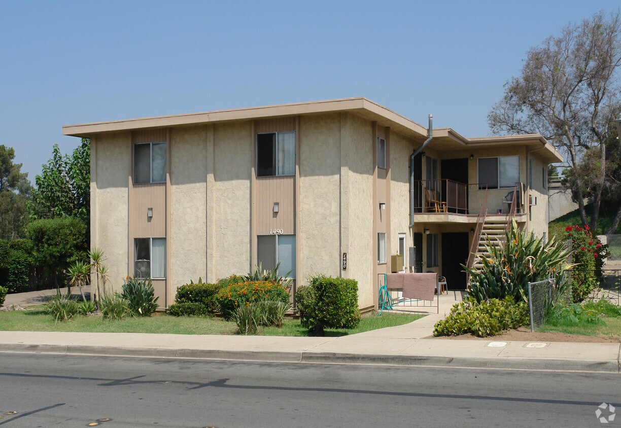 Primary Photo - 1490 Oakdale Ave