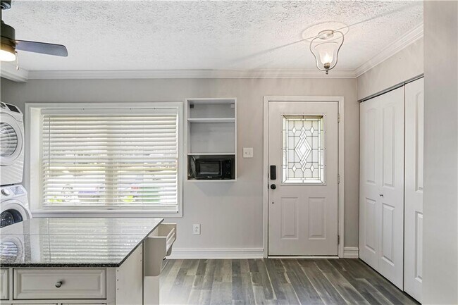 Foto del edificio - 8846 Long Beach Cir