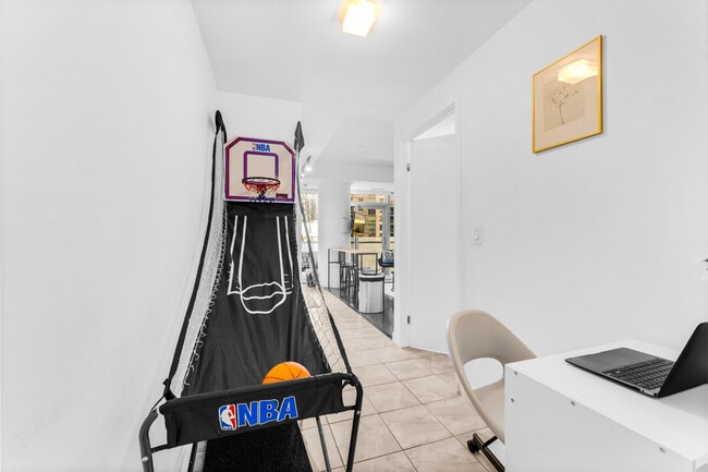 Building Photo - 16 York St