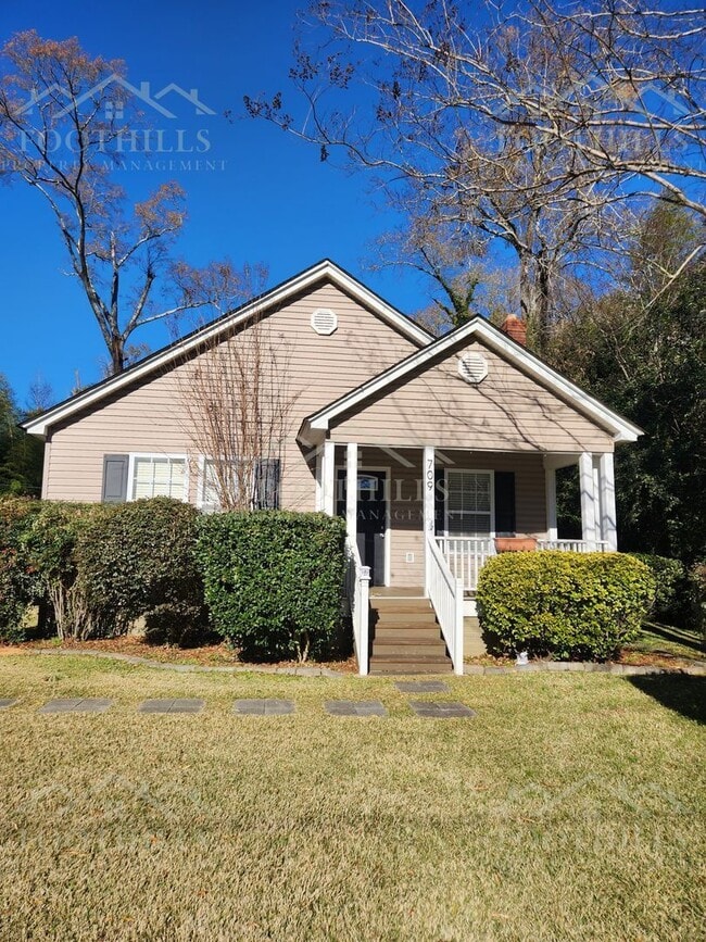 Building Photo - 709 E Calhoun St