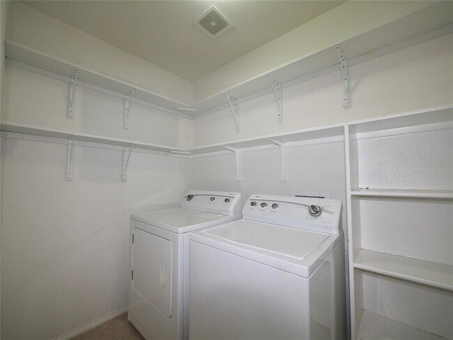 Foto del edificio - 5604 Adair Dr
