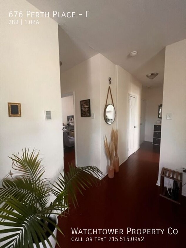 Foto principal - Stunning 2 bedroom in a charming gated com...